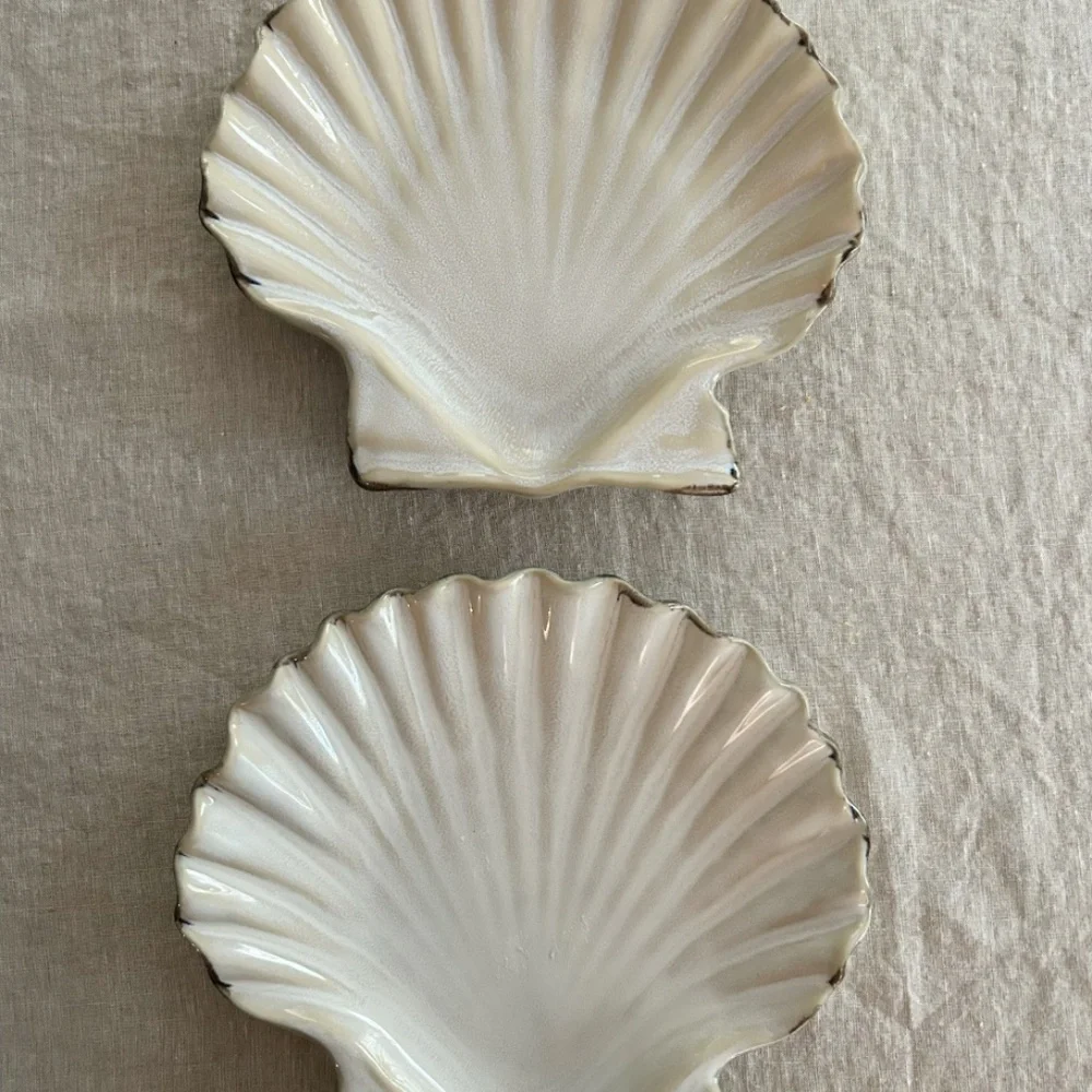 Set of 2 Pottery Barn Clam Shell Dishes - Picture 2 of 5